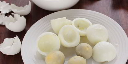 Шаг 3: салата мимоза с сыром и сливочным маслом