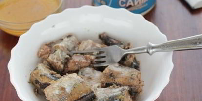 Шаг 7: салата мимоза с сыром и сливочным маслом