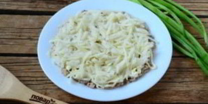 Шаг 3: салата мимозы со скумбриея