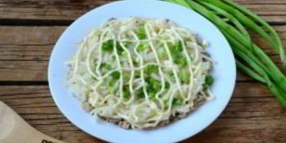 Шаг 4: салата мимозы со скумбриея