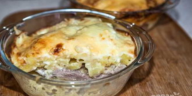 Рецепт Картошки под шубой в духовке со свининой