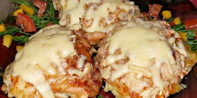 Рецепт куриной грудки с грибами под шубой из картофеля