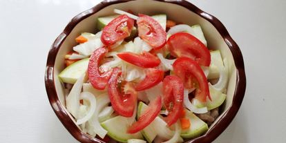 Шаг 4: мяса свинина под шубой в духовке