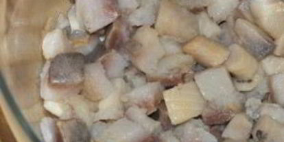 Шаг 1: салата сельдь под сырной шубой