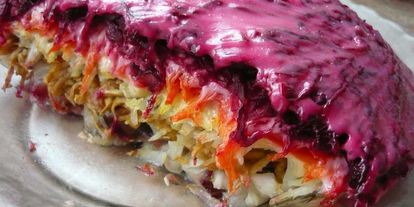 Шаг 12: сельди под шубой с яблоком