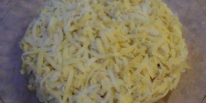 Шаг 6: сельди под шубой с яблоком