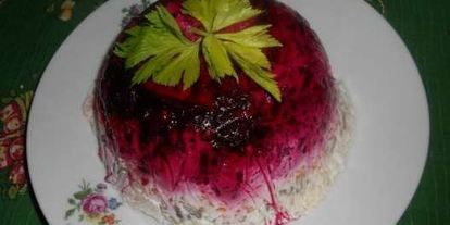 Шаг 16: сельди под шубой с желатином