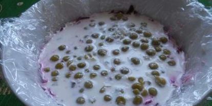 Шаг 8: сельди под шубой с желатином