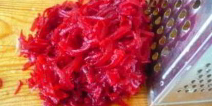 Шаг 3: селедки под шубой с гранатом