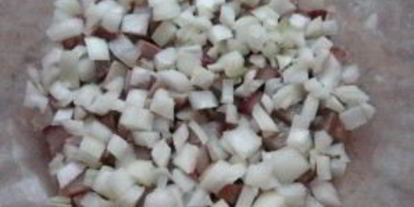 Шаг 2: селедки под шубой с яблоком