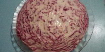 Шаг 4: селедки под шубой с яблоком