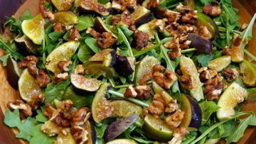 Рецепт Салата с инжиром, прошутто и козьим сыром
