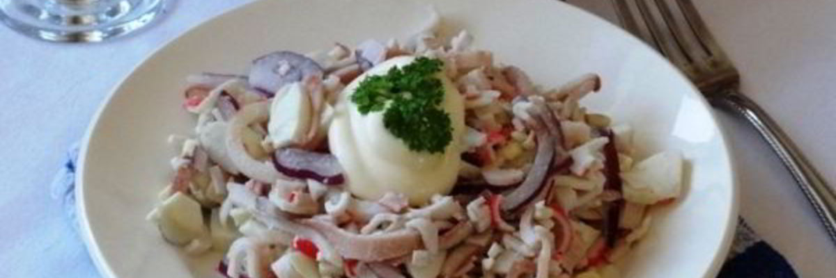 Рецепт Салата с кальмарами и крабовыми палочками