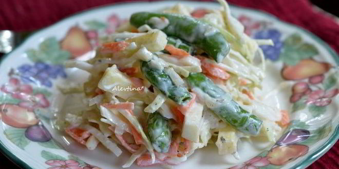 Рецепт салата с капустой и сладким стручковым горошком