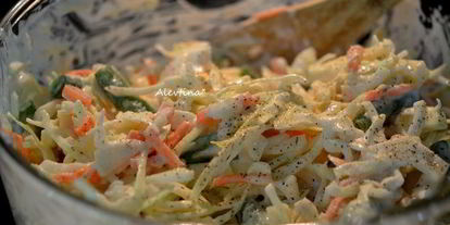 Шаг 2: салата с капустой и сладким стручковым горошком