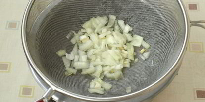 Шаг 1: салата с корнем сельдерея, морковью и кукурузой