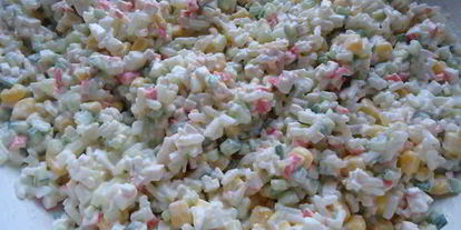 Шаг 4: салата с крабовыми палочками и рисом