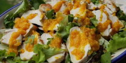 Шаг 11: салата с курицей, фенхелем и кинзой