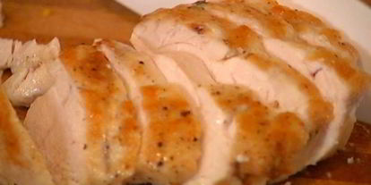 Шаг 3: салата с курицей, фенхелем и кинзой