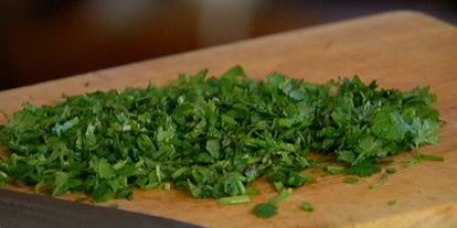 Шаг 10: салата с курицей, фенхелем и кинзой