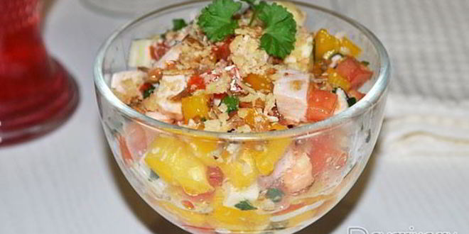 Рецепт салата с курицей, овощами и сыром