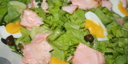 Шаг 3: салата с лососем горячего копчения