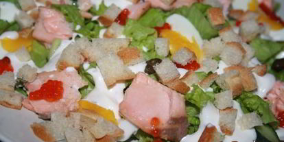 Шаг 6: салата с лососем горячего копчения