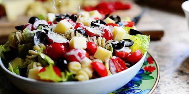 Рецепт салата с макаронами и помидорами