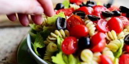 Шаг 7: салата с макаронами и помидорами