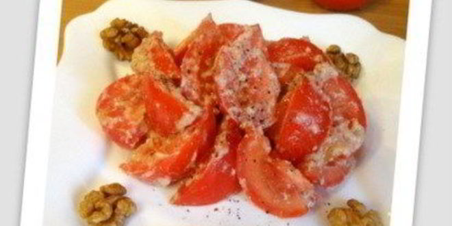 Рецепт Салата с помидорами и грецкими орехами