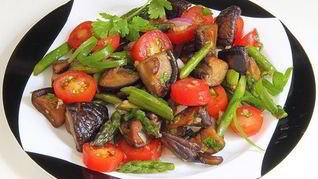 Рецепт Салата с помидорами и грибами