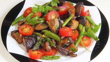 Рецепт Салата с помидорами и грибами