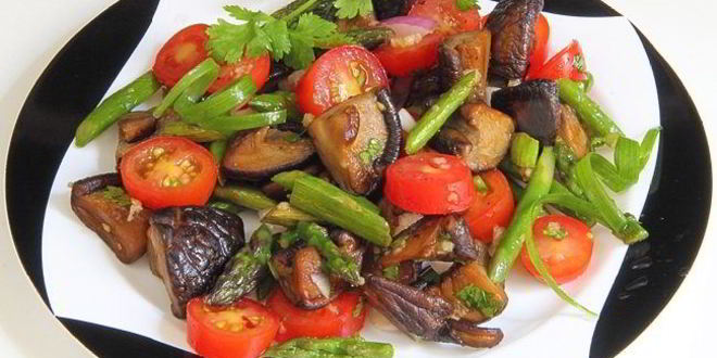 Рецепт салата с помидорами и грибами