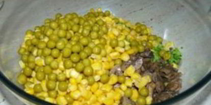 Шаг 3: салата с шампиньонами жареными