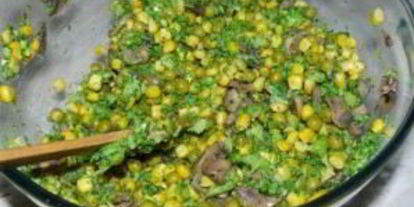 Шаг 4: салата с шампиньонами жареными