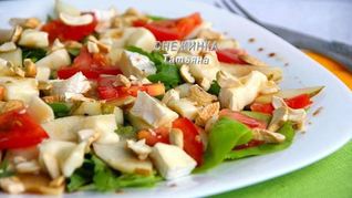 Рецепт Салата с сыром Бри, грушей, томатом и кешью