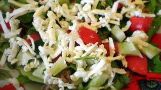 Рецепт Салата с тунцом и сыром фета