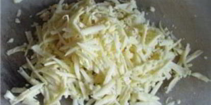 Шаг 2: салата с яблоком и сыром