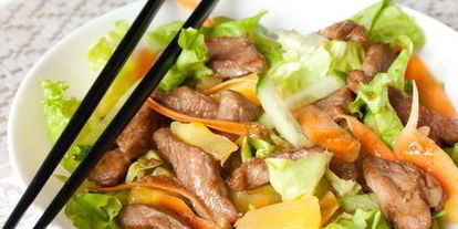 Шаг 9: салата со свининой терияки