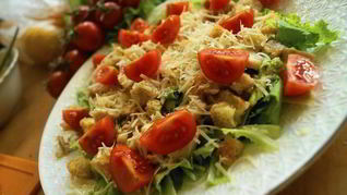 Рецепт Классического салата Цезарь с одноименным соусом