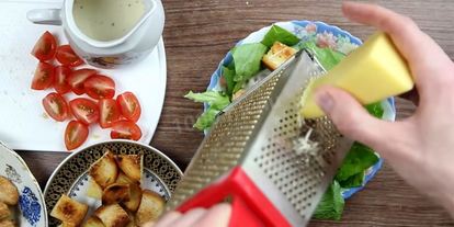 Шаг 13: салата цезарь классический с курицей