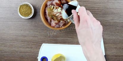 Шаг 2: салата цезарь классический с курицей