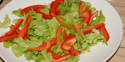 Шаг 6: салата цезарь премиум