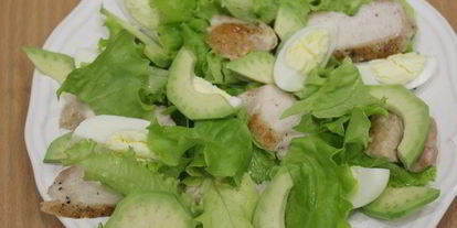 Шаг 1: салата цезаря с авокадо