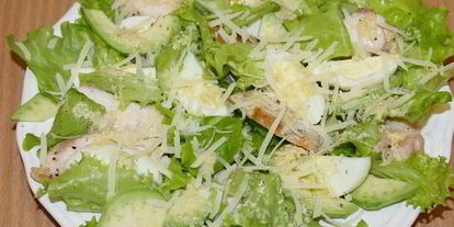 Шаг 2: салата цезаря с авокадо