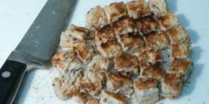 Шаг 2: салата цезарь с беконом