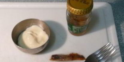 Шаг 3: салата цезарь с беконом