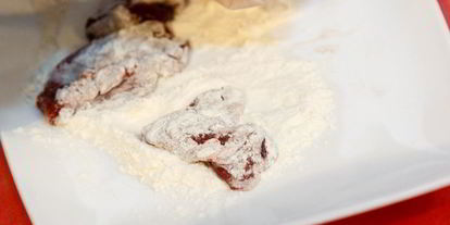 Шаг 2: салата цезарь с куриной печенью