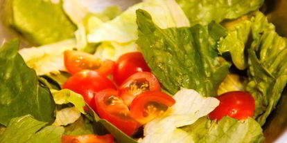 Шаг 5: салата цезарь с куриной печенью