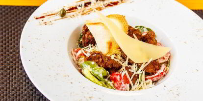 Шаг 7: салата цезарь с куриной печенью